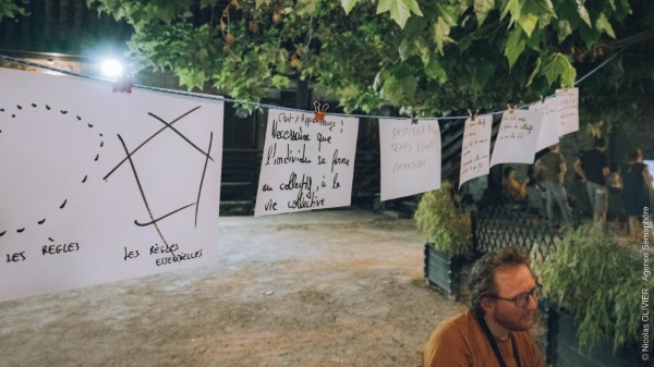 affichage sur un fil à linge